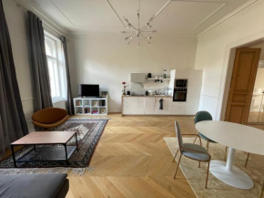 CITY CENTER 3, elegant and cozy 2br in city center!